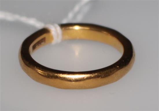 A 22ct gold wedding band, 6.7 grams.